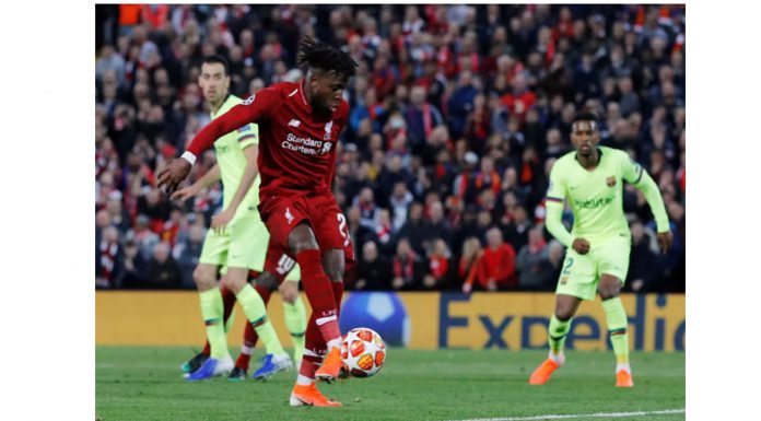 Alexander-Arnold explica escanteio surpresa que derrubou o Barcelona