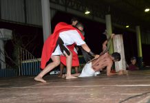 Jovens católicos encenam a Paixão e Morte de Cristo em Goiatuba
