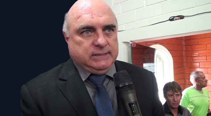 Prefeito Zezinho terceiriza limpeza pública por quase 3 milhões de reais e tira os garis das ruas.