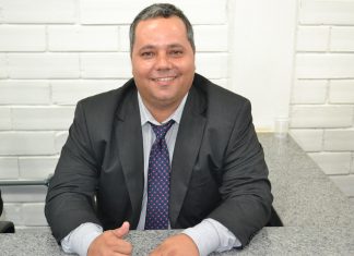 Presidente da Câmara é denunciado por receber sem trabalhar