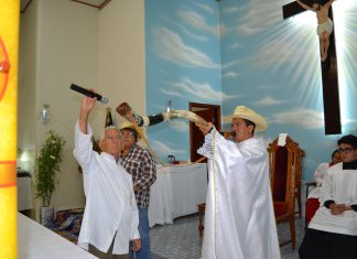 Missa Sertaneja loto Igreja em Panamá