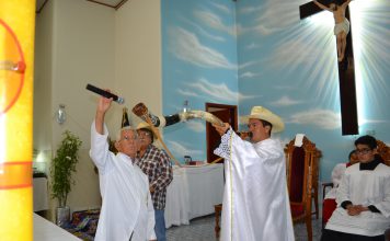 Missa Sertaneja loto Igreja em Panamá