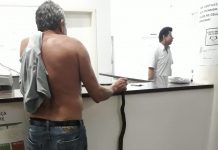 Idoso é picado por jararaca e leva cobra viva na mão até hospital de RO