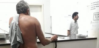 Idoso é picado por jararaca e leva cobra viva na mão até hospital de RO
