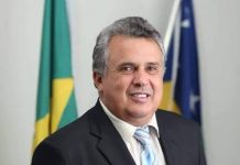 PREFEITO DE VICENTINÓPOLIS CONSEGUE 03 ÔNIBUS NOVOS