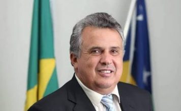 PREFEITO DE VICENTINÓPOLIS CONSEGUE 03 ÔNIBUS NOVOS