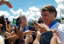 Bolsonaro afirma que recorrerá da decisão da Justiça de fechar igrejas