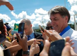 Bolsonaro afirma que recorrerá da decisão da Justiça de fechar igrejas