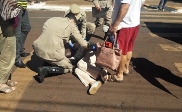 Medico atropela idosa na porta do hospital