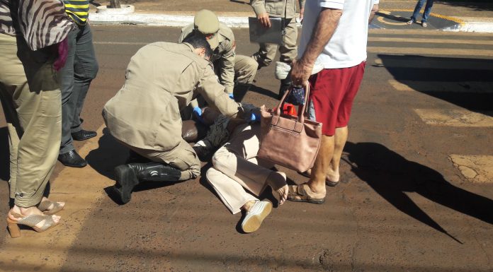 Medico atropela idosa na porta do hospital