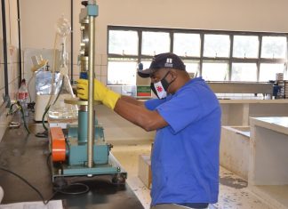 Goinfra testa qualidade do asfalto da GO-060