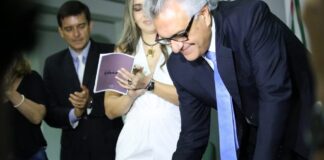 Governo de Goiás assina repasse de R$ 82 milhões para que unidades escolares da rede pública estadual..