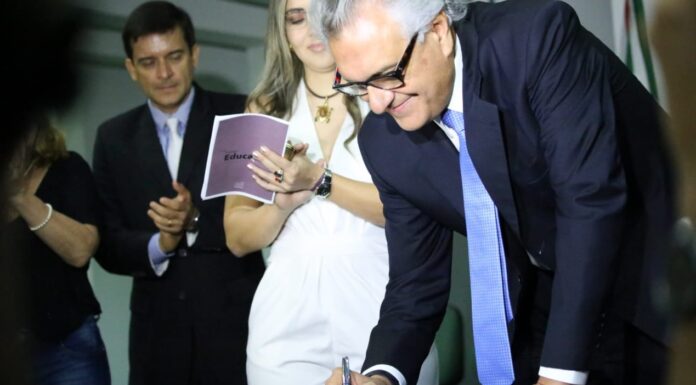 Governo de Goiás assina repasse de R$ 82 milhões para que unidades escolares da rede pública estadual..