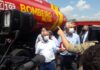 Governador Caiado faz entrega de equipamentos ao Corpo de Bombeiros, em Itumbiara.