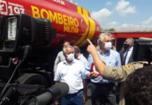 Governador Caiado faz entrega de equipamentos ao Corpo de Bombeiros, em Itumbiara.