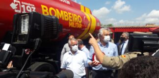 Governador Caiado faz entrega de equipamentos ao Corpo de Bombeiros, em Itumbiara.