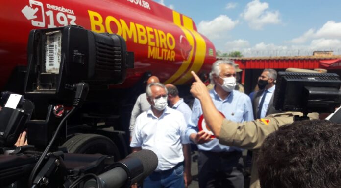 Governador Caiado faz entrega de equipamentos ao Corpo de Bombeiros, em Itumbiara.