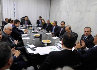 Partidos acionam STF contra Lei de Segurança Nacional.