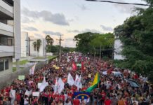 Governador afasta comandante, após PM reprimir ato anti-Bolsonaro.