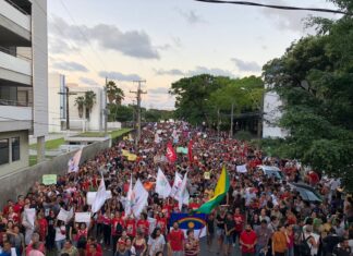 Governador afasta comandante, após PM reprimir ato anti-Bolsonaro.