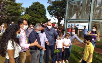 Prefeitura de Itumbiara faz plantio de árvores, na Semana do Meio Ambiente