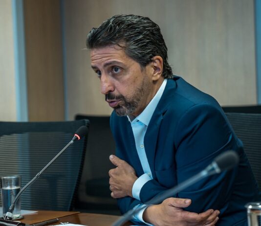 O novo ministro do Meio Ambiente é ligado a disputa de terra indígena, diz professor.
