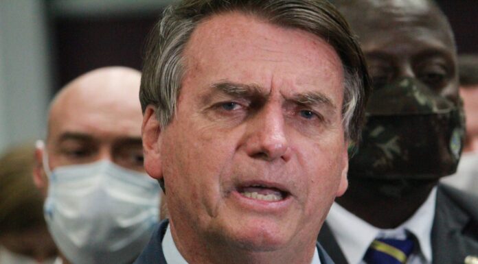 Bolsonaro é internado no Hospital das Forças Armadas, em Brasília.