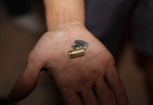 Um casal foi assassinado e um jovem foi baleado, em Itumbiara, suspeitos de passar Covid-19 à família do assassino.