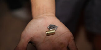 Um casal foi assassinado e um jovem foi baleado, em Itumbiara, suspeitos de passar Covid-19 à família do assassino.