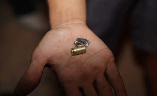 Um casal foi assassinado e um jovem foi baleado, em Itumbiara, suspeitos de passar Covid-19 à família do assassino.