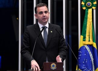 Presidente do Congresso reage a “contragolpe” de Bolsonaro