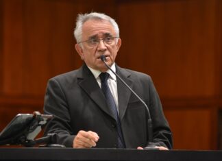 Deputado Álvaro Guimarães cria projeto de estadualização da Estrada Municipal GTB 001 de Goiatuba.