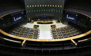 Deputados cassados por corrupção recebem aposentadoria de até R$ 23,3 mil.