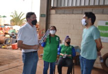Deputado Antônio Gomide visita reciclagem em Itumbiara