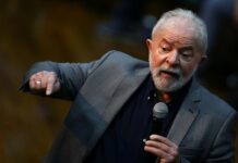 Pesquisa aponta Lula tem 43% das intenções de voto, Bolsonaro 26% e Moro 9%.