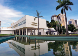 Quase trinta deputados goianos mudaram de partido na ‘janela’ partidária