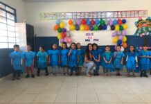 Alunos da Educação Infantil IV de Goiatuba homenageiam seus pais e emocionam as mães.