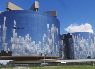 Ministério Público investiga compra de 51 imóveis em dinheiro, por Bolsonaros.