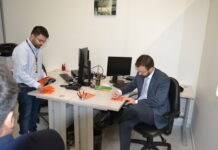 Justiça eleitoral faz teste, lacra urnas e divulga locais votação