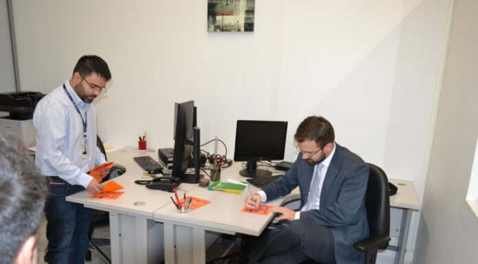 Justiça eleitoral faz teste, lacra urnas e divulga locais votação