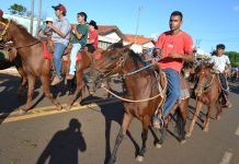 Cavalgada marca definitivamente, o início da Festa do Peão de Panamá