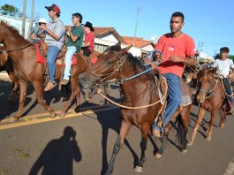 Cavalgada marca definitivamente, o início da Festa do Peão de Panamá