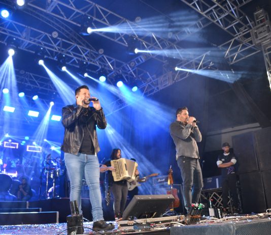 Show de Cleber e Cauan “bombou”, em Professor Jamil