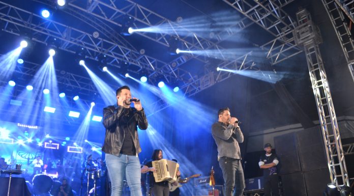 Show de Cleber e Cauan “bombou”, em Professor Jamil