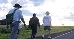 Romeiros têm pista exclusiva de caminhada para Festa de N. Sra. Da Abadia