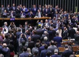 Apenas 03 dos 17 deputados goianos votaram contra a ‘PEC da Blindagem’