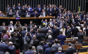 Apenas 03 dos 17 deputados goianos votaram contra a ‘PEC da Blindagem’