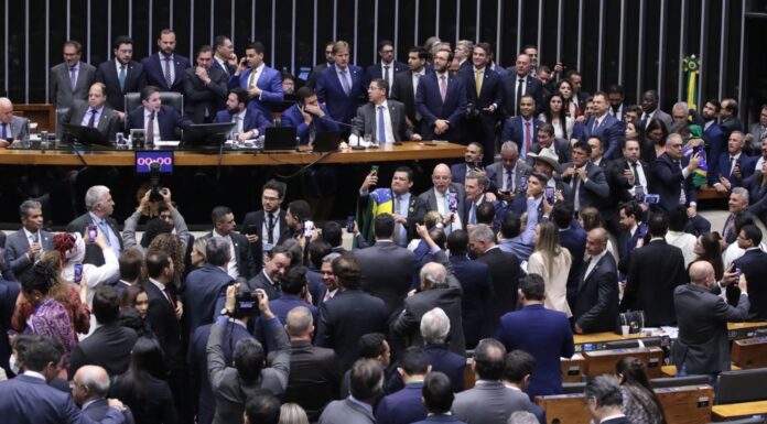 Apenas 03 dos 17 deputados goianos votaram contra a ‘PEC da Blindagem’