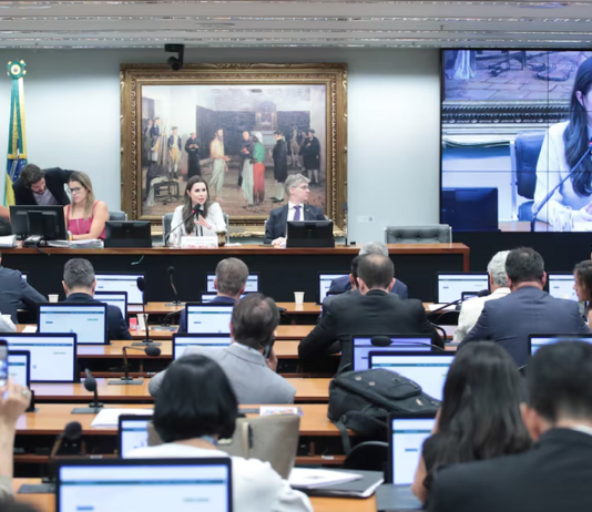 Comissão da Câmara vota redução da maioridade penal.